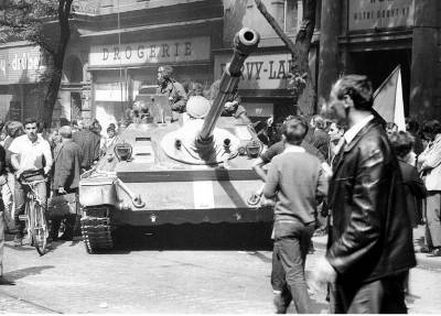 tanks-russes-prague-1968.jpg